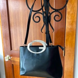 Black shoulder bag.